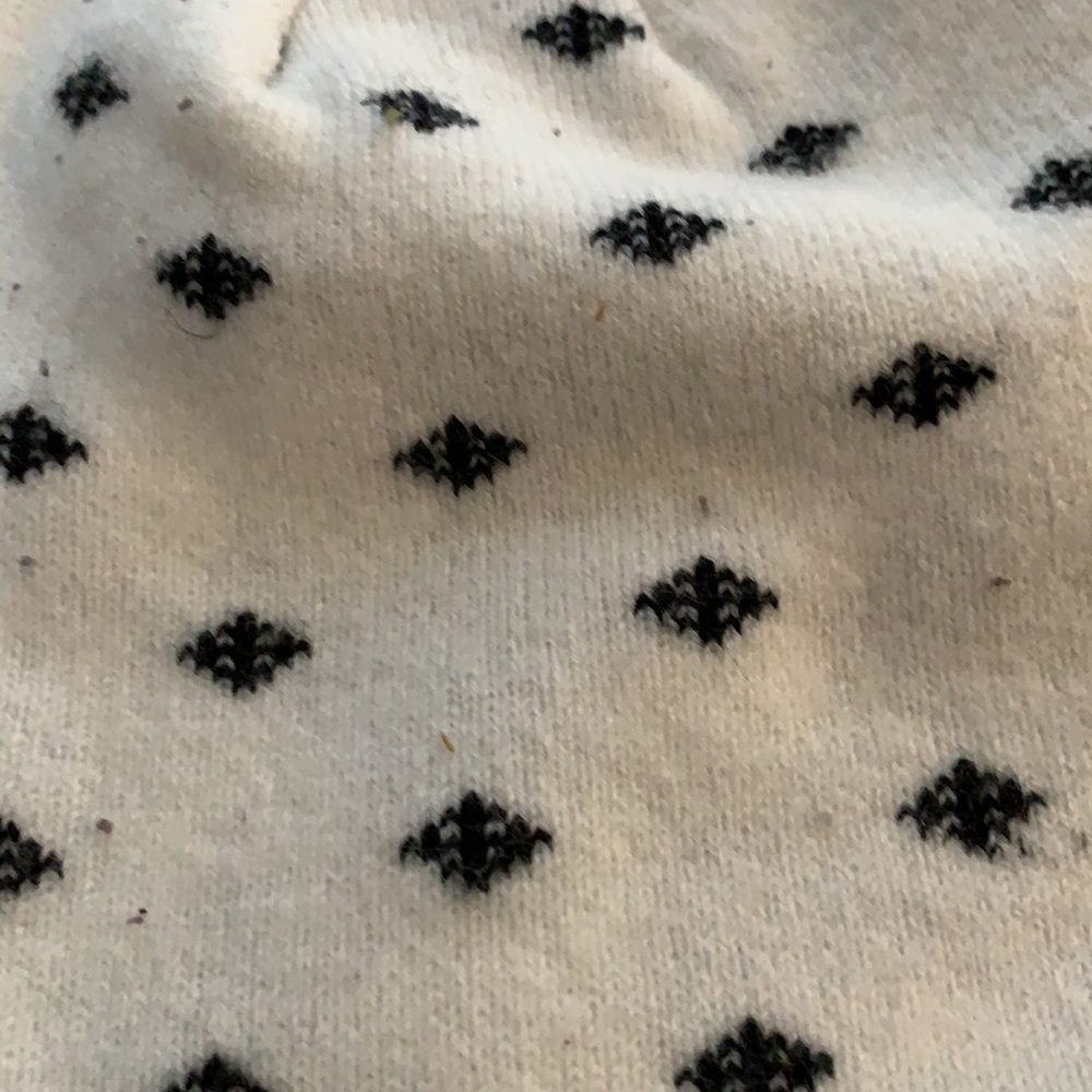 Diamond white and black beanie toque - Picture 5 of 6